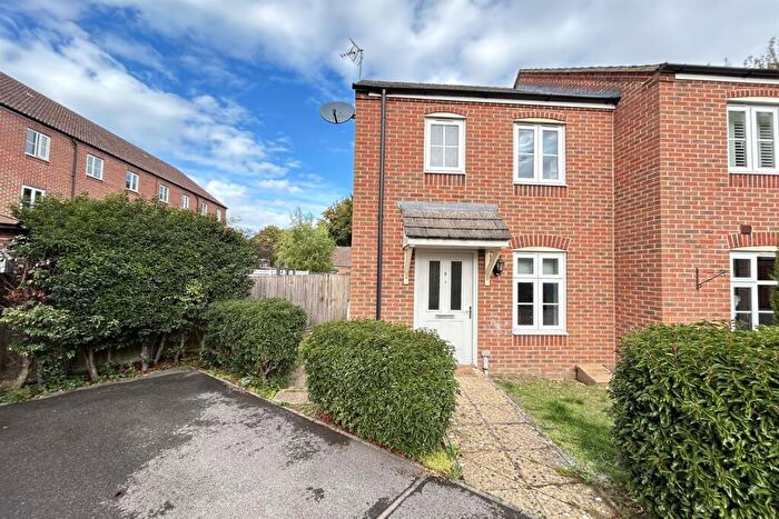 2 Bedroom House To Rent In Kirby Drive, Bramley, RG26