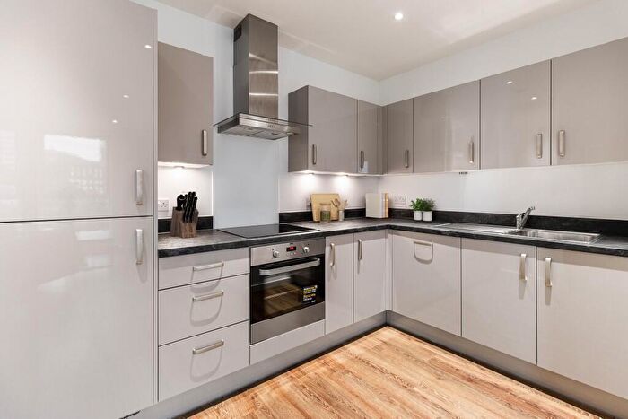 2 Bedroom Apartment To Rent In Silvertown Way, London, E16