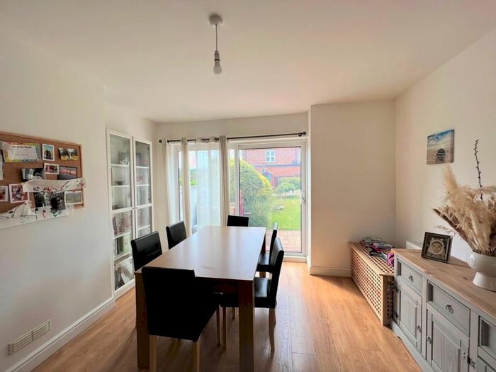 4 Bedroom Semi-Detached House To Rent In Norfolk Road, Barnet, EN5