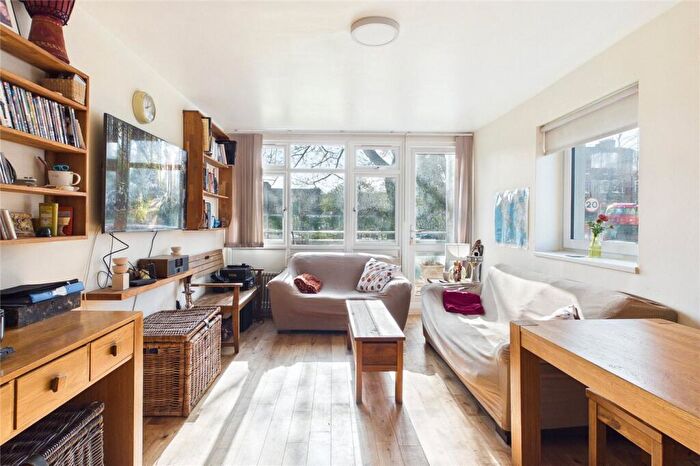 2 Bedroom Apartment For Sale In Dulwich Road, London, SE24