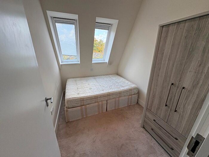 3 Bedroom Flat To Rent In St Mary's Road London, N8