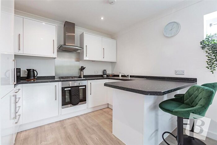 2 Bedroom Apartment For Sale In Upminster Road, Upminster, RM14