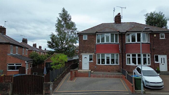 3 Bedroom Semi-Detached House For Sale In The Oval, Worksop, S81