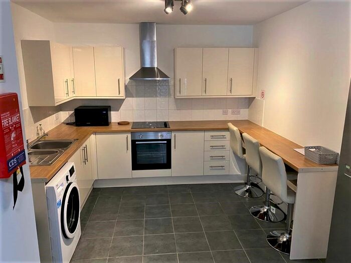 6 Bedroom Semi-Detached House To Rent In Charter Avenue, Coventry, CV4