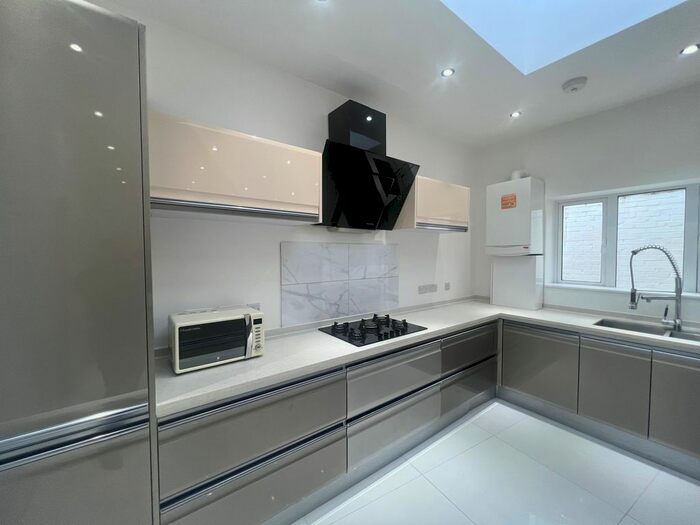 3 Bedroom Bungalow To Rent In Grenville Gardens, Woodford Green, IG8