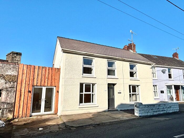 4 Bedroom Semi Detached House For Sale In Drefach Felindre, Llandysul, SA44
