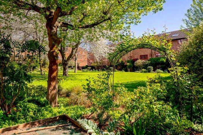 3 Bedroom Property To Rent In Wesley Square, London, W11