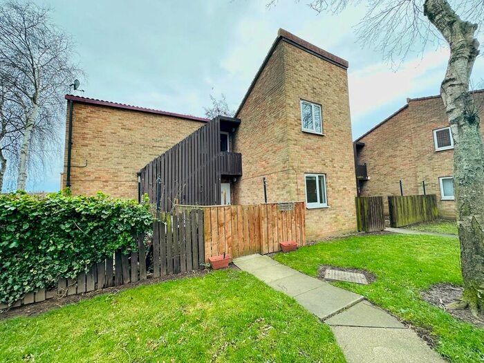 2 Bedroom Flat To Rent In Blackbush Walk, Thornaby, Stockton-On-Tees, TS17