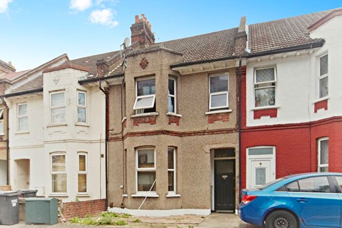 2 Bedroom Flat For Sale In St. James's Park, Croydon, CR0