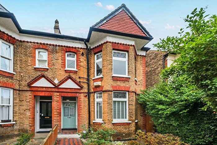 2 Bedroom Flat For Sale In Tankerville Road, Streatham, London, SW16
