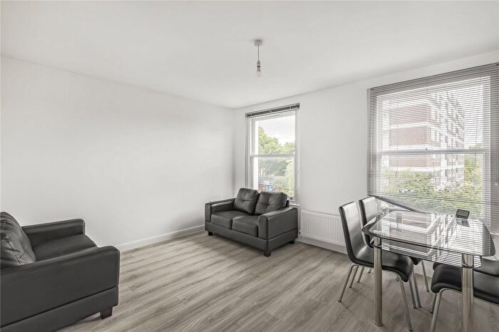 2 Bedroom Flat To Rent In Goldhawk Road, London, W12