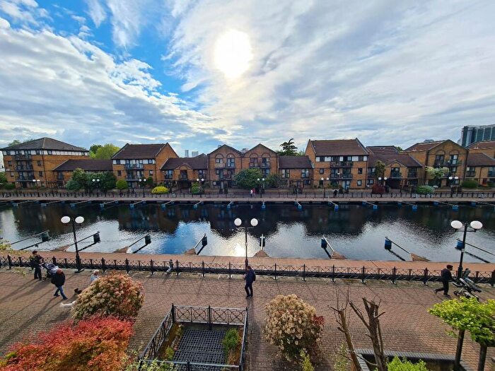 1 Bedroom Apartment To Rent In Falcon Way, London, E14