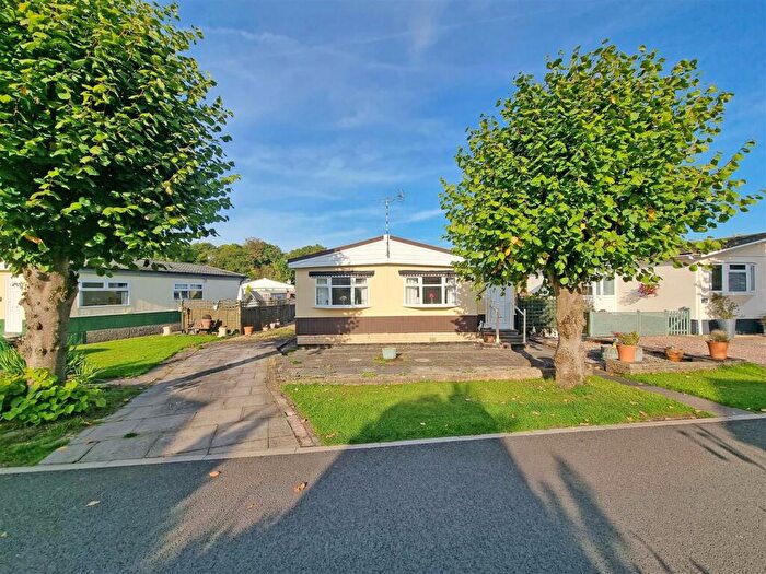 2 Bedroom Park Home For Sale In Juggins Lane, Earlswood, Solihull, B94