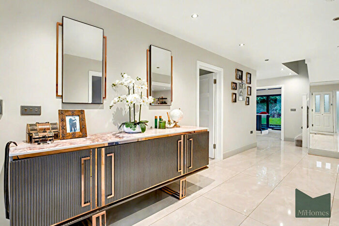 4 Bedroom Detached House For Sale In Tylers Road, Nazeing, CM19