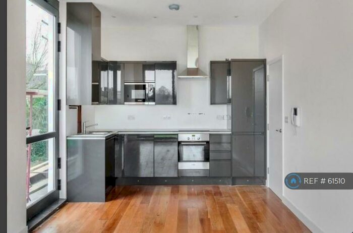 2 Bedroom Flat To Rent In Commonside West, London, CR4