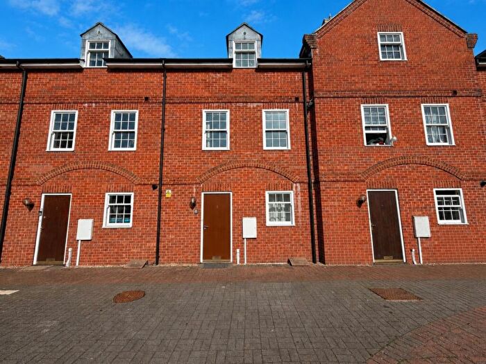 3 Bedroom Town House To Rent In Lower Cherwell Street, Banbury, Oxfordshire, OX16