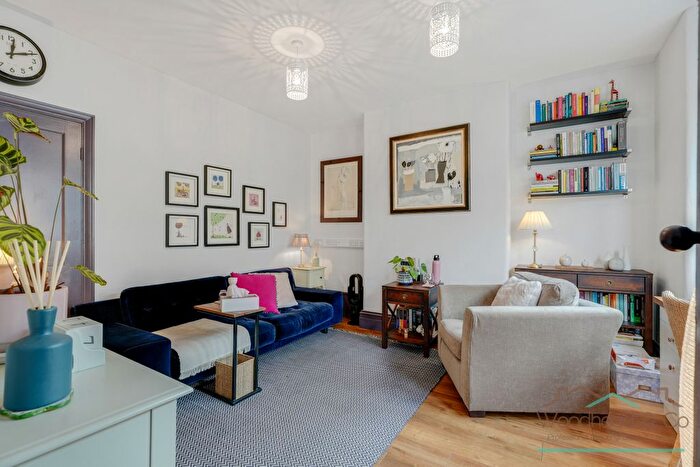 5 Bedroom Semi-Detached House For Sale In Adelaide Square, Bedford, MK40
