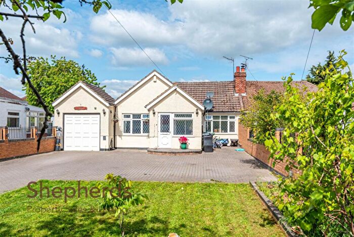 4 Bedroom Semi-Detached Bungalow For Sale In Stortford Road, Hoddesdon, EN11