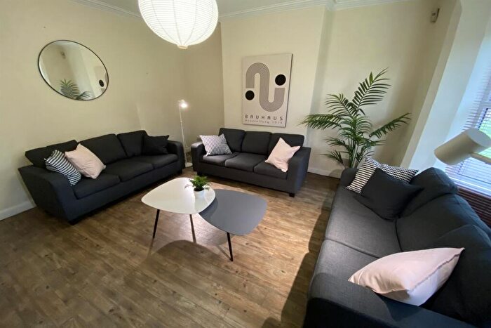 6 Bedroom Semi Detached House To Rent In Broadgate, Beeston, NG9