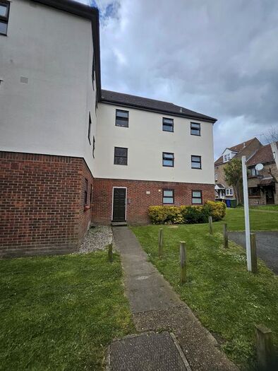 Studio To Rent In Chapel Close, Grays, Essex, RM20