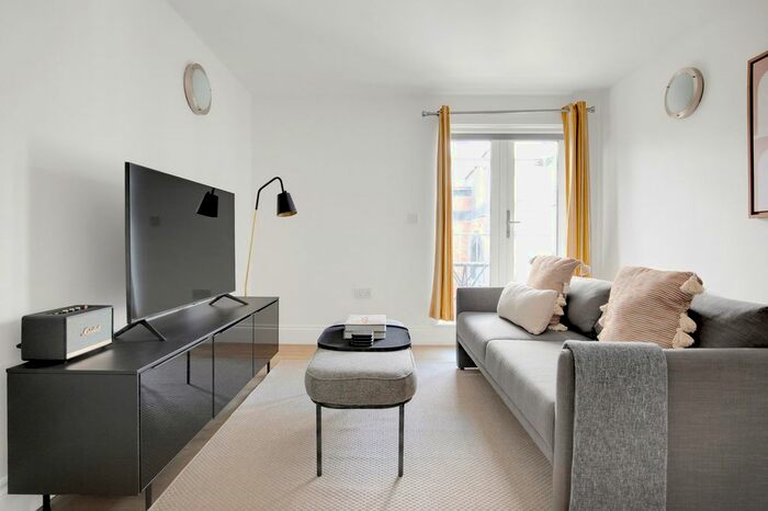 2 Bedroom Flat To Rent In Bethnal Green, London, E2