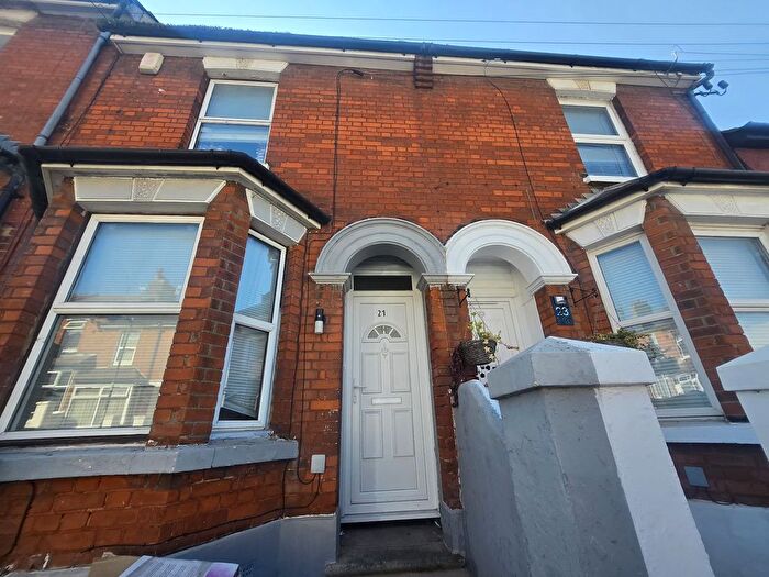 2 Bedroom Terraced House To Rent In Curzon Road, Chatham, ME4