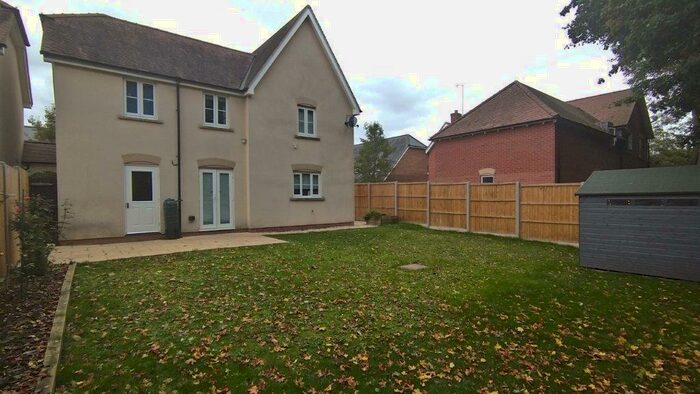 4 Bedroom Detached House To Rent In Fallows Road, Reading, RG7