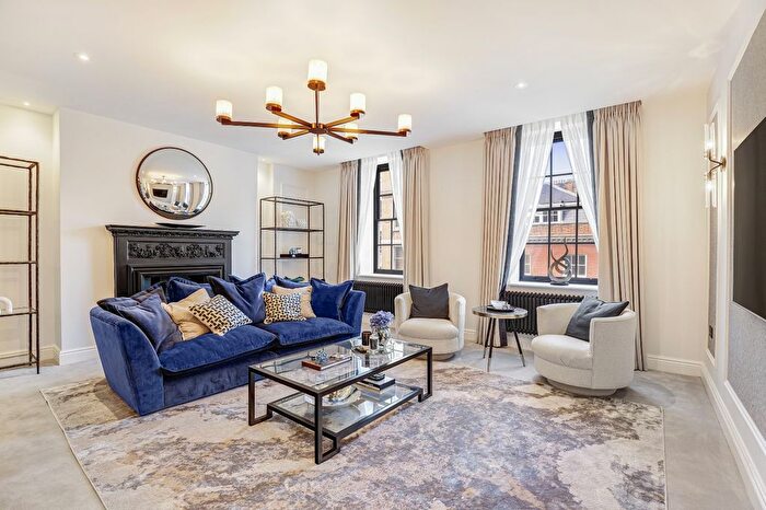 3 Bedroom Flat To Rent In Curzon Street, Mayfair, W1J