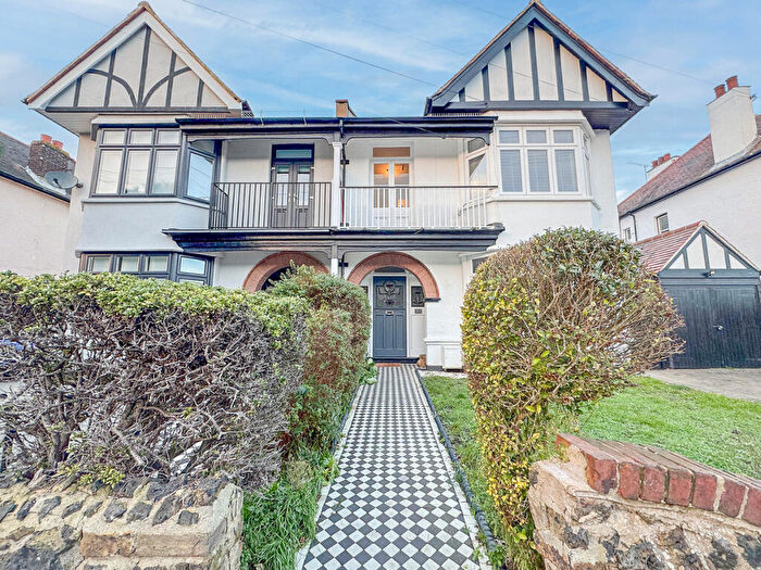 2 Bedroom Apartment For Sale In Shaftesbury Avenue, Southend On Sea, SS1