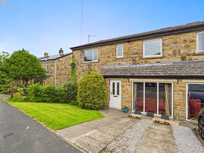 4 Bedroom Semi-Detached House To Rent In Badger Gate, Threshfield, BD23