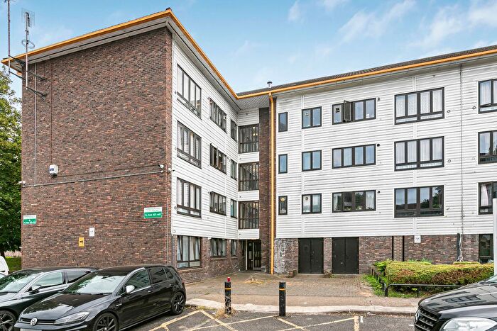 3 Bedroom Flat For Sale In Summerwood Road, Isleworth, TW7