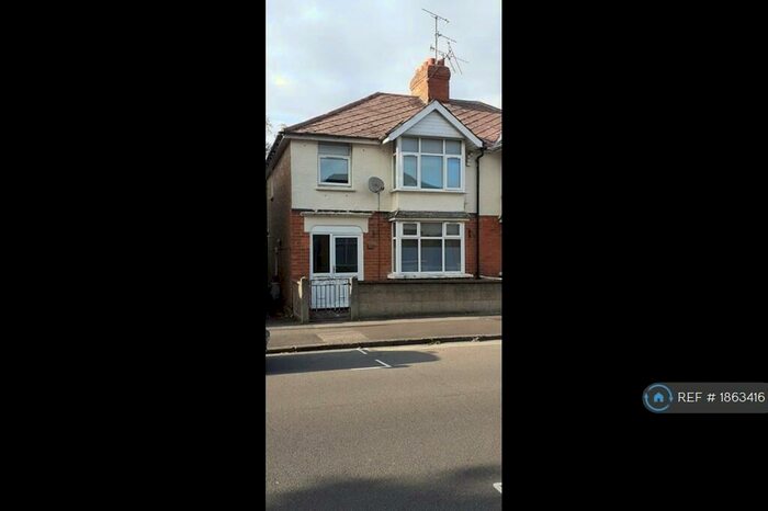 3 Bedroom Semi-Detached House To Rent In Beckhampton Street, Swindon, SN1
