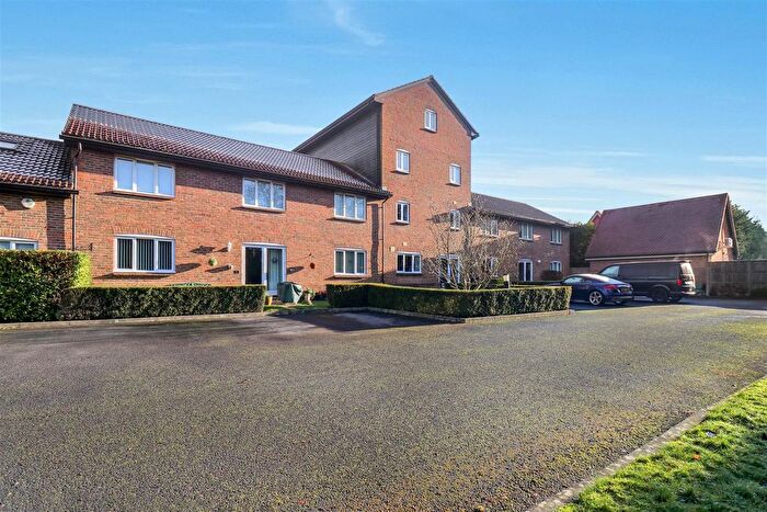2 Bedroom Flat For Sale In Warren Road, Little Horwood, Milton Keynes, MK17