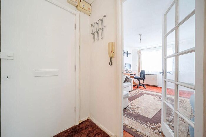 1 Bedroom Apartment For Sale In Gartons Close, Enfield, London, EN3