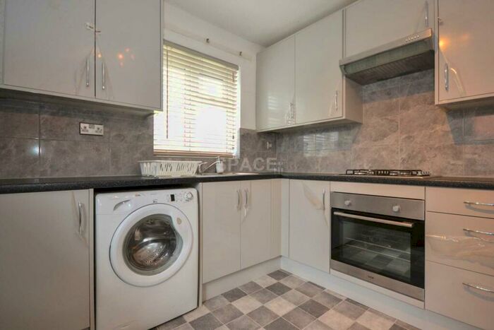 4 Bedroom Semi-Detached House To Rent In Hazel Crescent, Shinfield, Reading, Berkshire, RG2