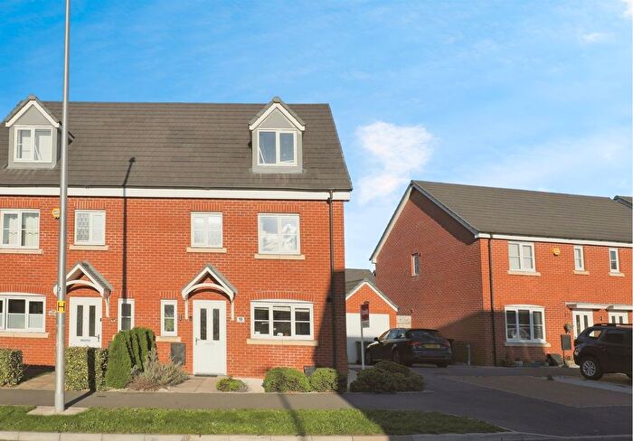 4 Bedroom Semi-Detached House For Sale In Anslow Road, Wellesbourne, Warwick, CV35