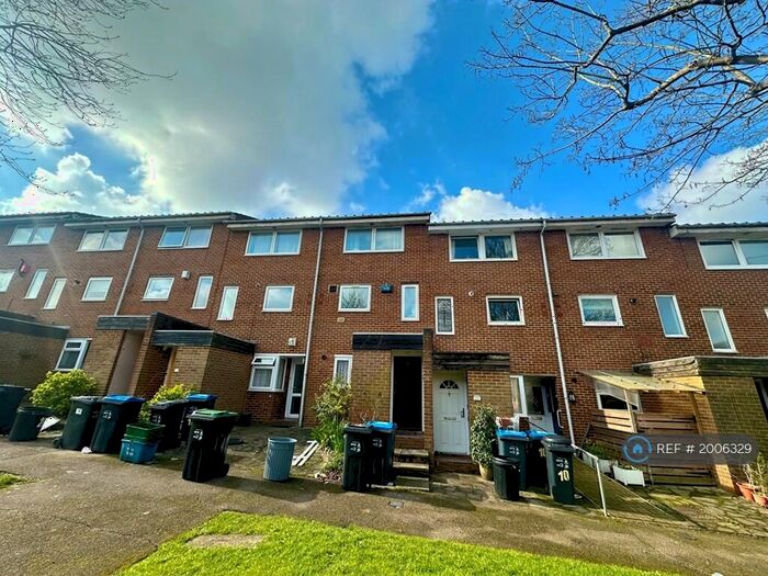 2 Bedroom Maisonette To Rent In Chepstow Rise, Croydon, CR0