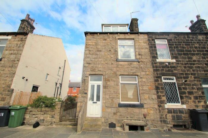 2 Bedroom End Of Terrace House To Rent In Park Avenue, Yeadon, Leeds, LS19