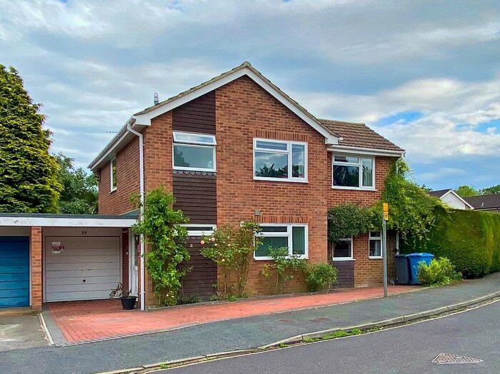 4 Bedroom Link Detached House To Rent In Durnsford Avenue, Fleet, GU52