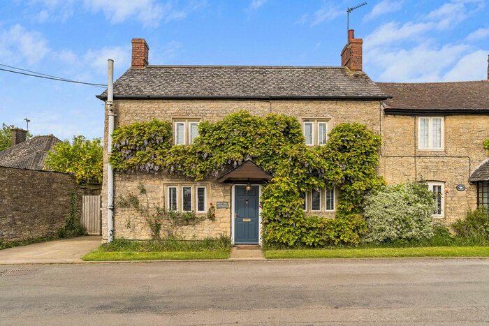 3 Bedroom Semi-Detached House For Sale In Fewcott Road, Fritwell, OX27