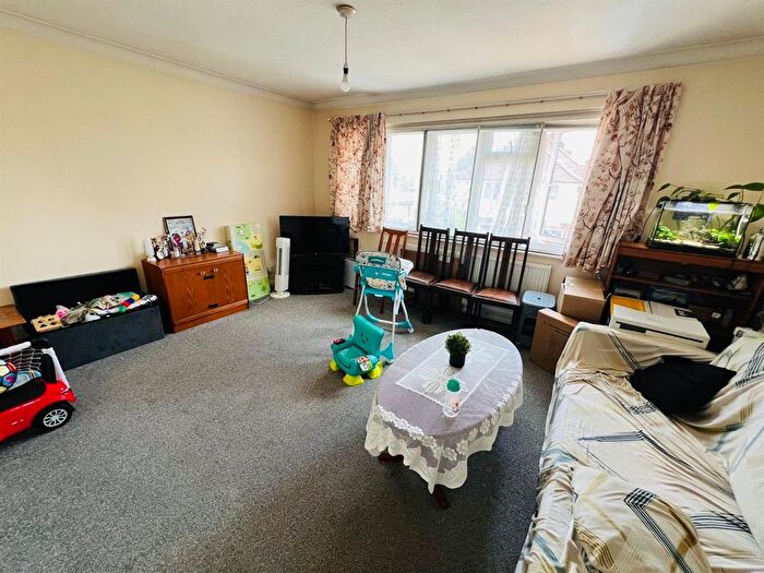 2 Bedroom Maisonette To Rent In St. Pauls Close, Hounslow, TW3