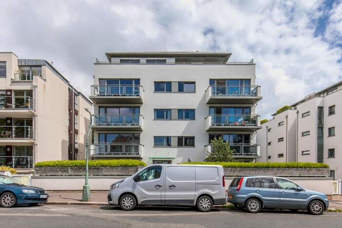 3 Bedroom Flat For Sale In Palmeira Avenue, Hove, BN3