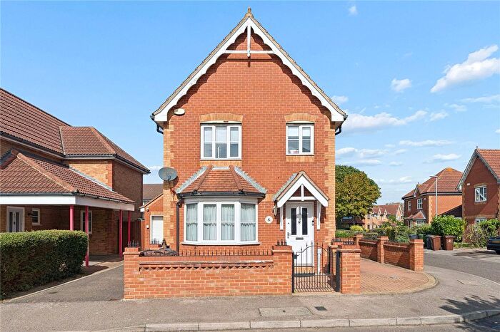 3 Bedroom Detached House For Sale In Bluebell Close, Romford, RM7