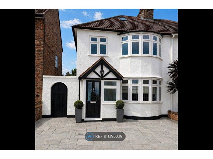 4 Bedroom Semi-Detached House To Rent In Marshalls Drive, Romford Essex, RM1
