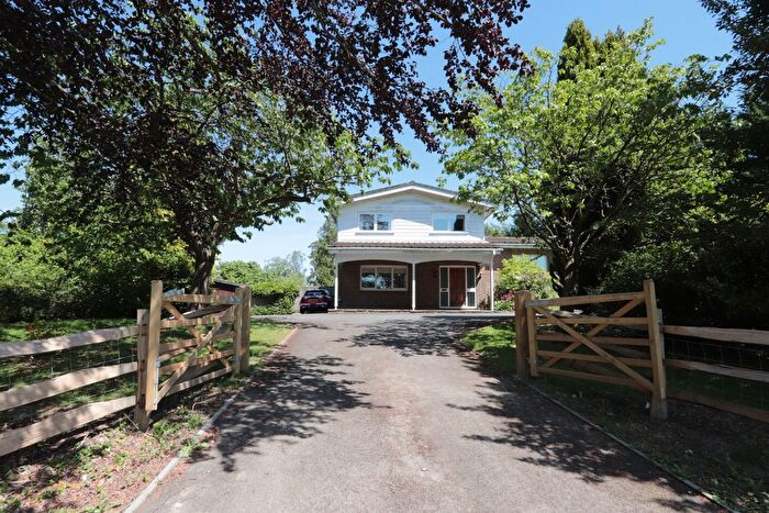 4 Bedroom Detached House For Sale In Rye Road, Hawkhurst, TN18
