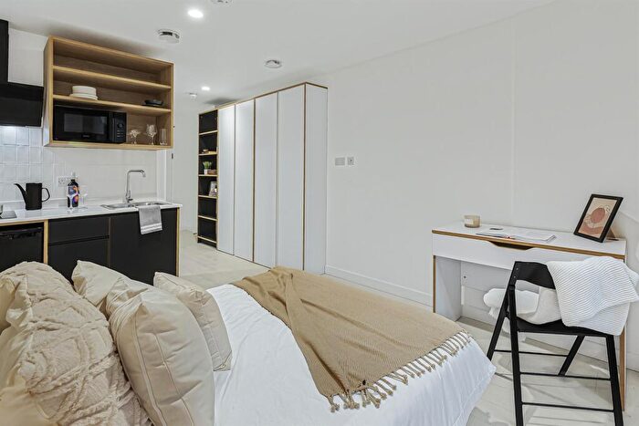 Apartment To Rent In Node Limhouse, E14