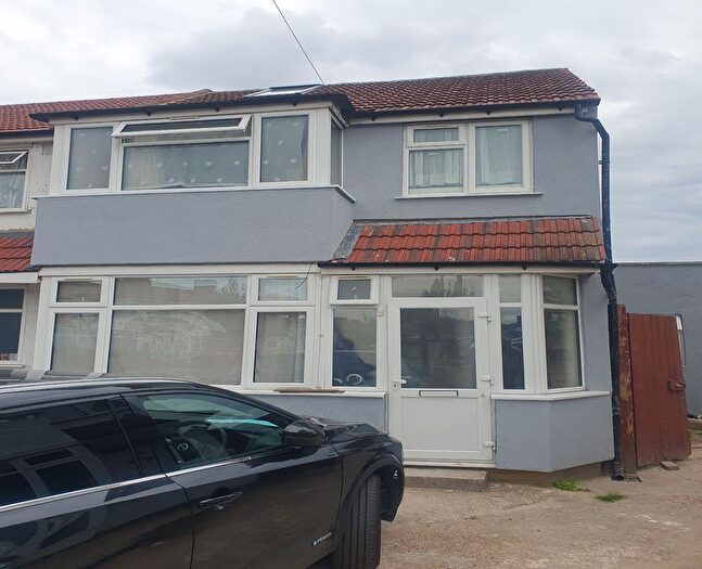 3 Bedroom Maisonette To Rent In Lonsdale Road, Southall, UB2