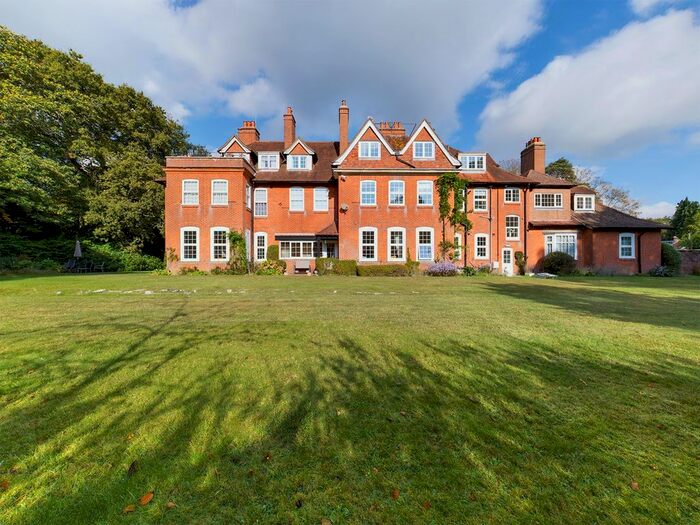 3 Bedroom Flat To Rent In Netley Hill Estate, Southampton, SO19