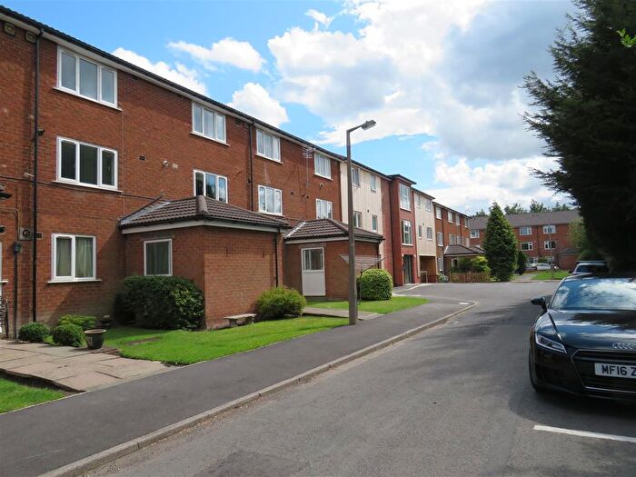 2 Bedroom Flat To Rent In Gillbent Road, Cheadle Hulme, Cheshire, SK8