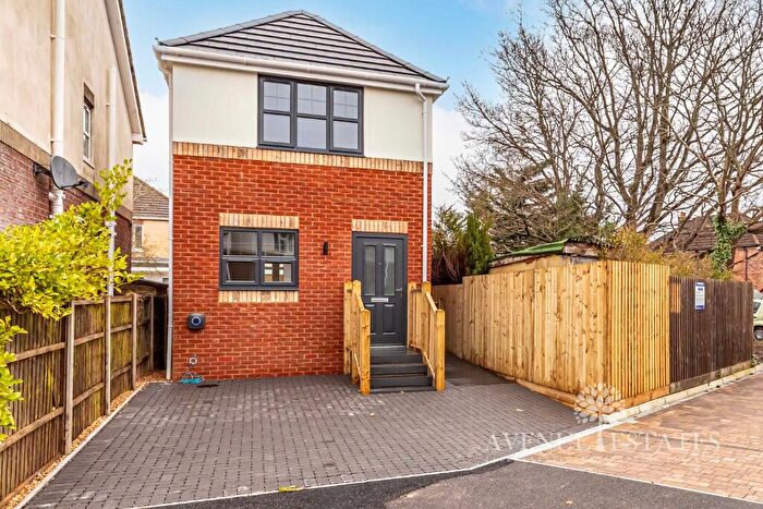 2 Bedroom Detached House For Sale In Columbia Gardens, Bournemouth, Dorset, BH10